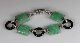 Armband, Art Deco-Stil, WG 750, 4 gravierte Jade-Elemente, 3 Onyx-Ringe, Brillanten zus. ca. 0.44