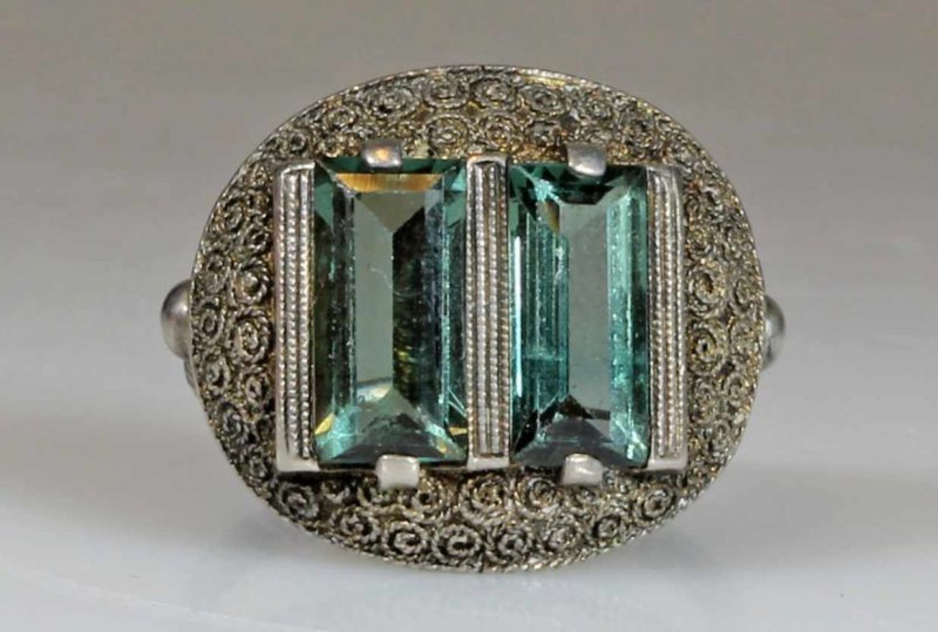 Ring, Silber, gepunzt Fahrner, 2 grünliche Turmaline, RM 16.5, Ringschiene leicht verbogen 25.00 %