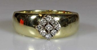 Ring, GG 585, schauseitig Diamanten-Pavé aus 9 Diamanten, 17 g, RM 21 25.00 % buyer's premium on the