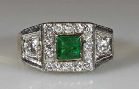 Ring, 1940er Jahre, WG/GG 585, 1 facettierter Smaragd ca. 0.56 ct., Brillanten zus. ca. 0.98 ct.,
