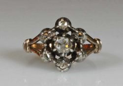 Ring, um 1900, RG 585, weiß belötet, 1 facettierter Diamant, 6 Besatzdiamanten, 3 g, RM 18 25.00 %