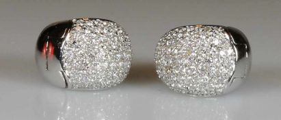 Paar Creolen, WG 750, 210 Brillanten zus. ca. 2.10 ct., Pavé-gefasst, 7 g 25.00 % buyer's premium on