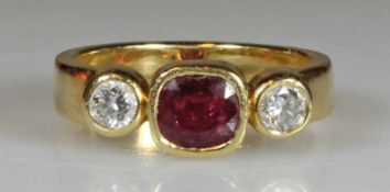 Ring, GG 750, 1 facettierter Rubin, 2 Brillanten zus. ca. 0.20 ct., 6 g, RM 17 25.00 % buyer's