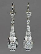 Paar Ohrgehänge, Art Deco, um 1930, WG 585, 2 Altschliff-Diamanten, Diamantbesatz, 2 g 25.00 %