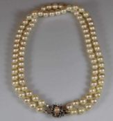 Perlenkette, zweireihig, 45 bzw. 48 Akoya-Zuchtperlen ø ca. 7.5 mm, Schließe WG 750, Perle, je 4