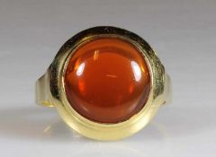 Ring, GG 750, 1 orangefarbener Cabochon (vermutlich behandelter Bernstein), 9 g, RM 20 25.00 %