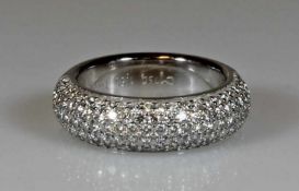 Ring, WG 750, Brillanten zus. ca. 1.55 ct., etwa tw/vvs, Ringschiene mit Widmung,11.78 g, RM 16.5