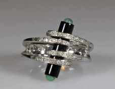 Ring, Art Deco-Stil, WG 750, Onyx, 2 Jade-Cabochons, Brillanten zus. ca. 0.18 ct., 8 g, RM 17.5 25.