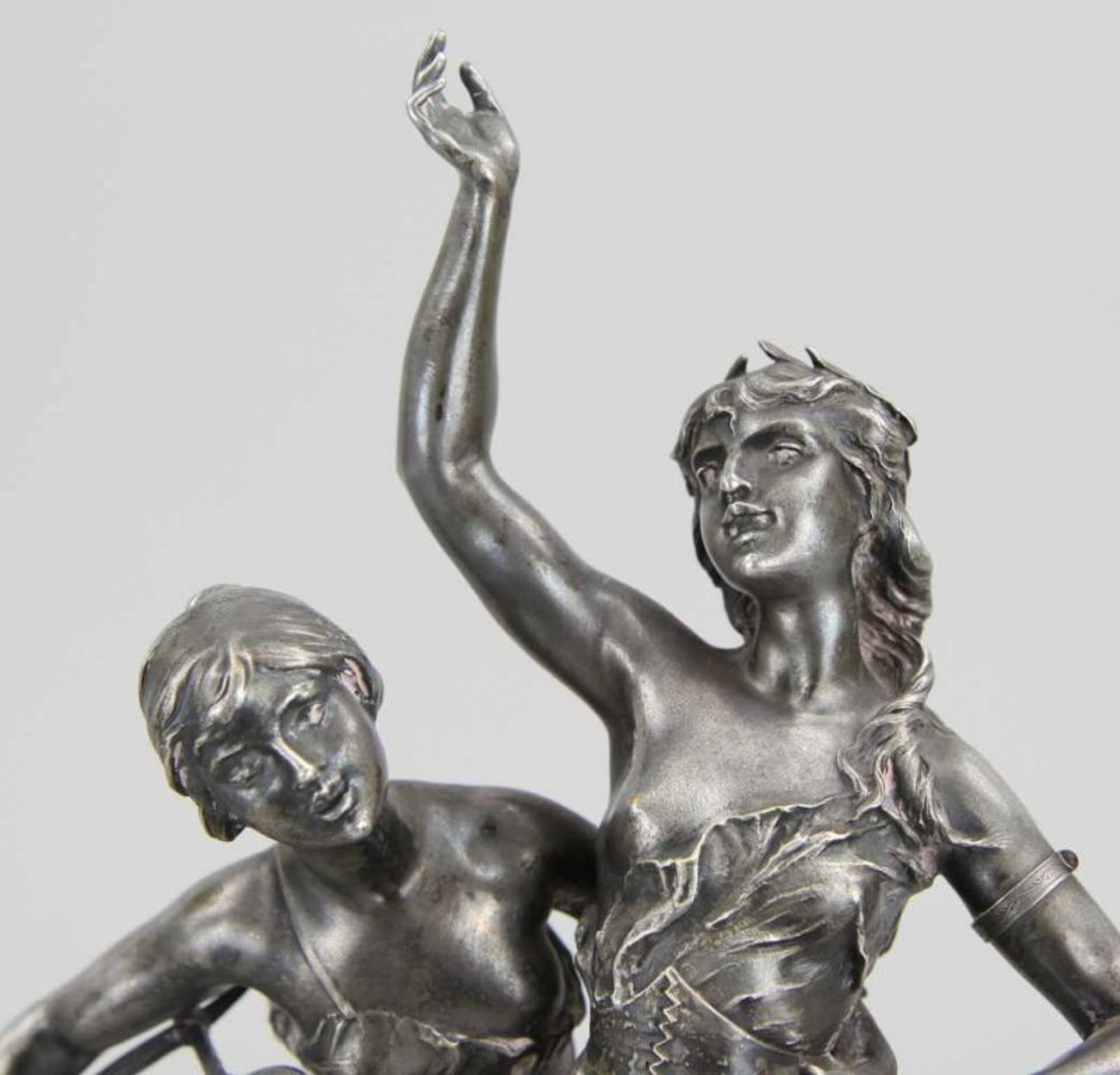 Moreau, Mathurin (Dijon 1822–1912 Paris) attr. Bronze gegossen und versilbert, zwei tanzende Musen - Image 3 of 4