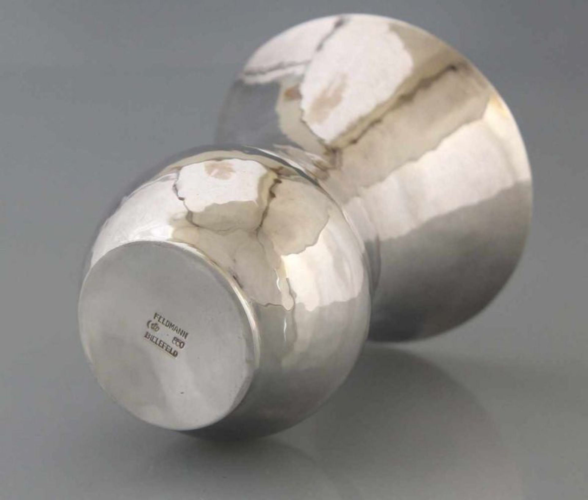 Vase Silber 850 getrieben, glockenförmige Vase mit weit ausschwingender Mündung auf kleinem - Image 2 of 3