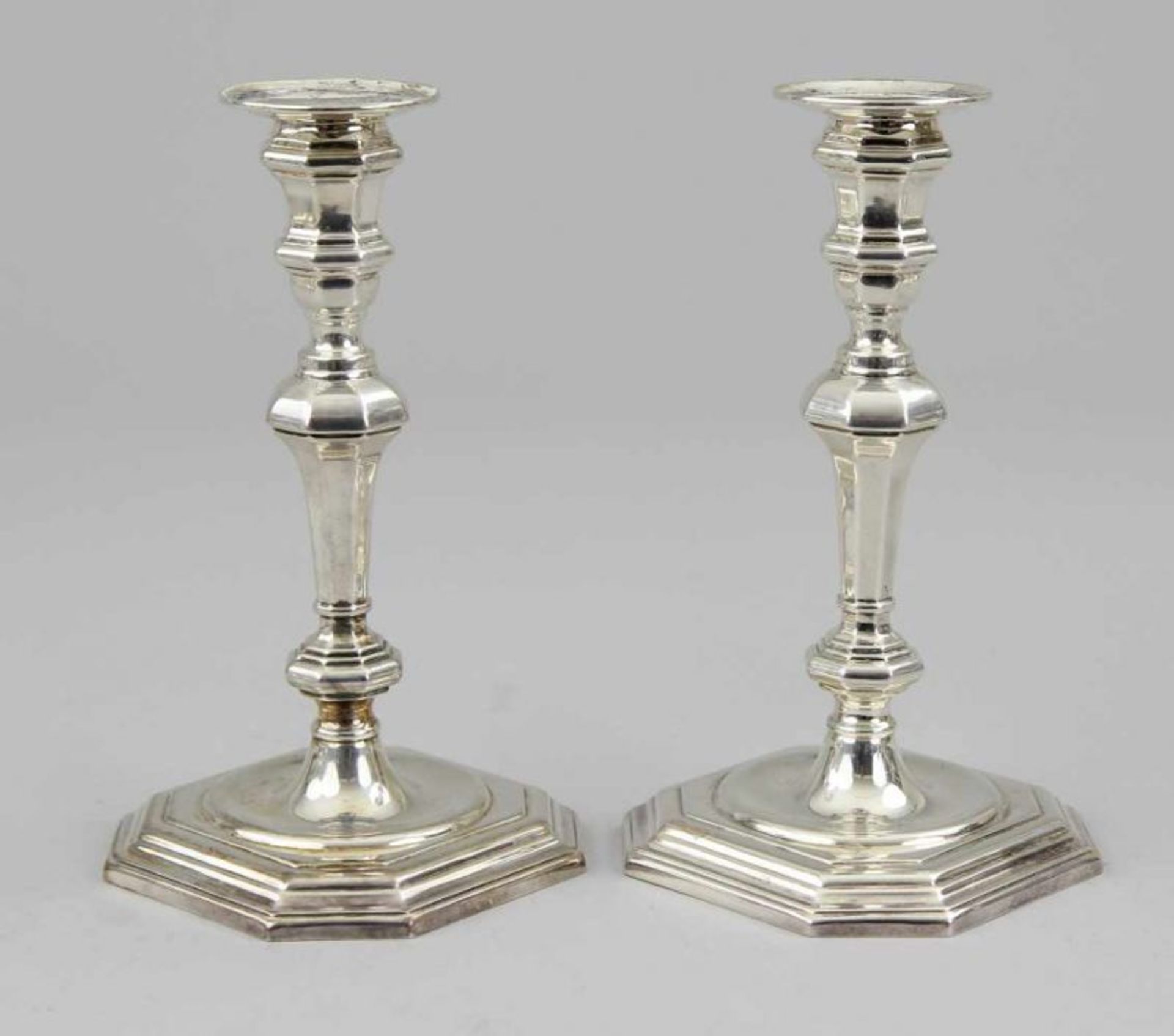 Paar Girandolen Silber 800, jeweils achtfach facettierter und reich profilierter Nodusschaft auf - Image 2 of 4