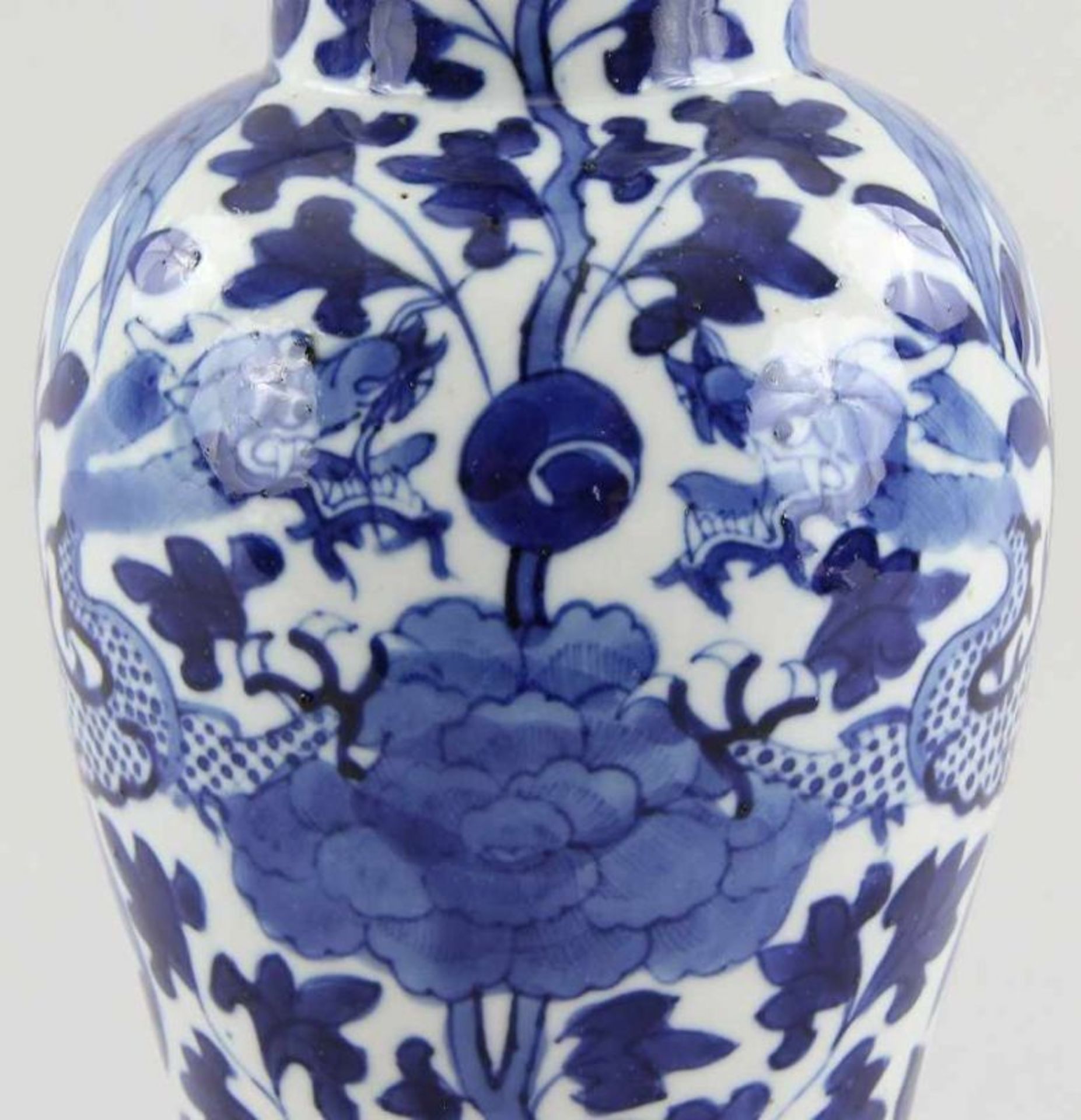 Blauweiß - Vase Porzellan unterglasurblau bemalt, schlanke Balusterform mit langem Hals, auf der - Image 4 of 5