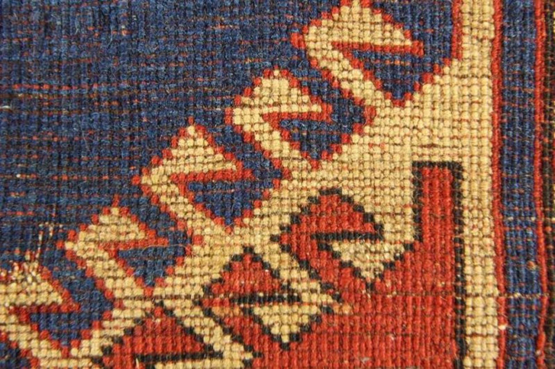 Teppich "Lenkoran" Wolle auf Wolle geknüpft, leuchtendblaues Mittelfeld mit drei übereinander - Image 4 of 6