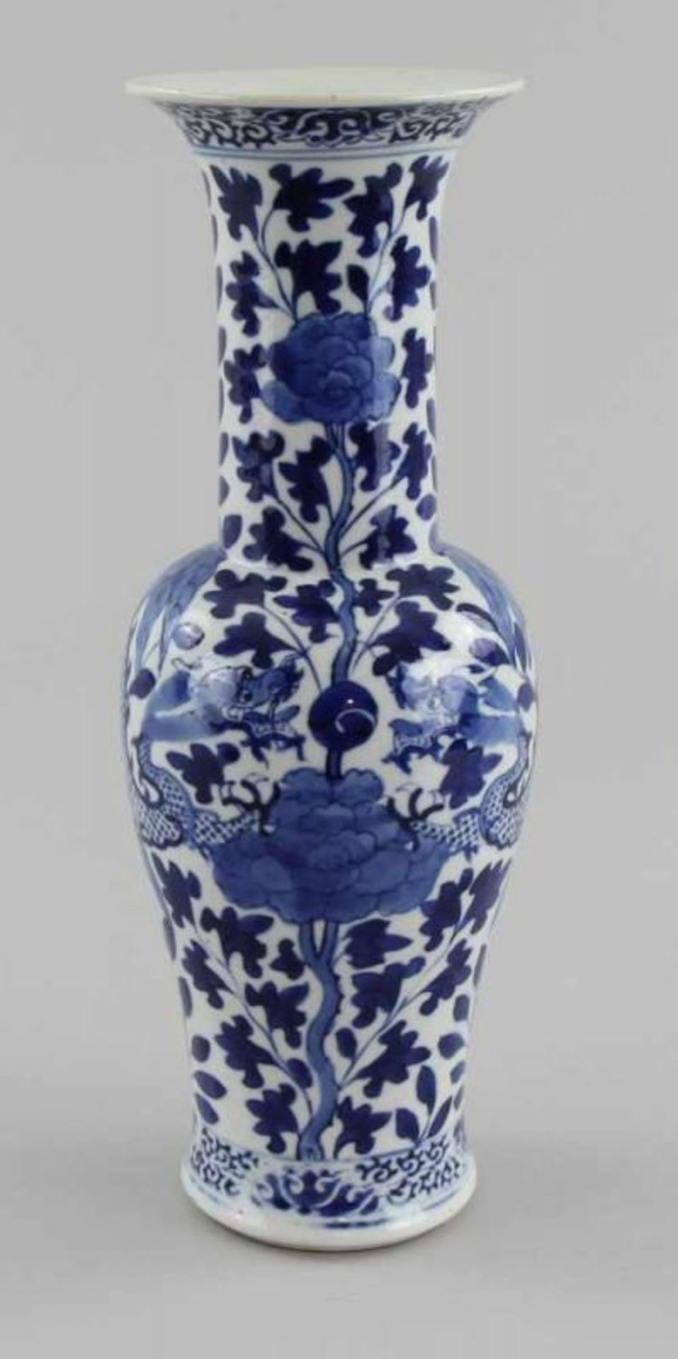 Blauweiß - Vase Porzellan unterglasurblau bemalt, schlanke Balusterform mit langem Hals, auf der