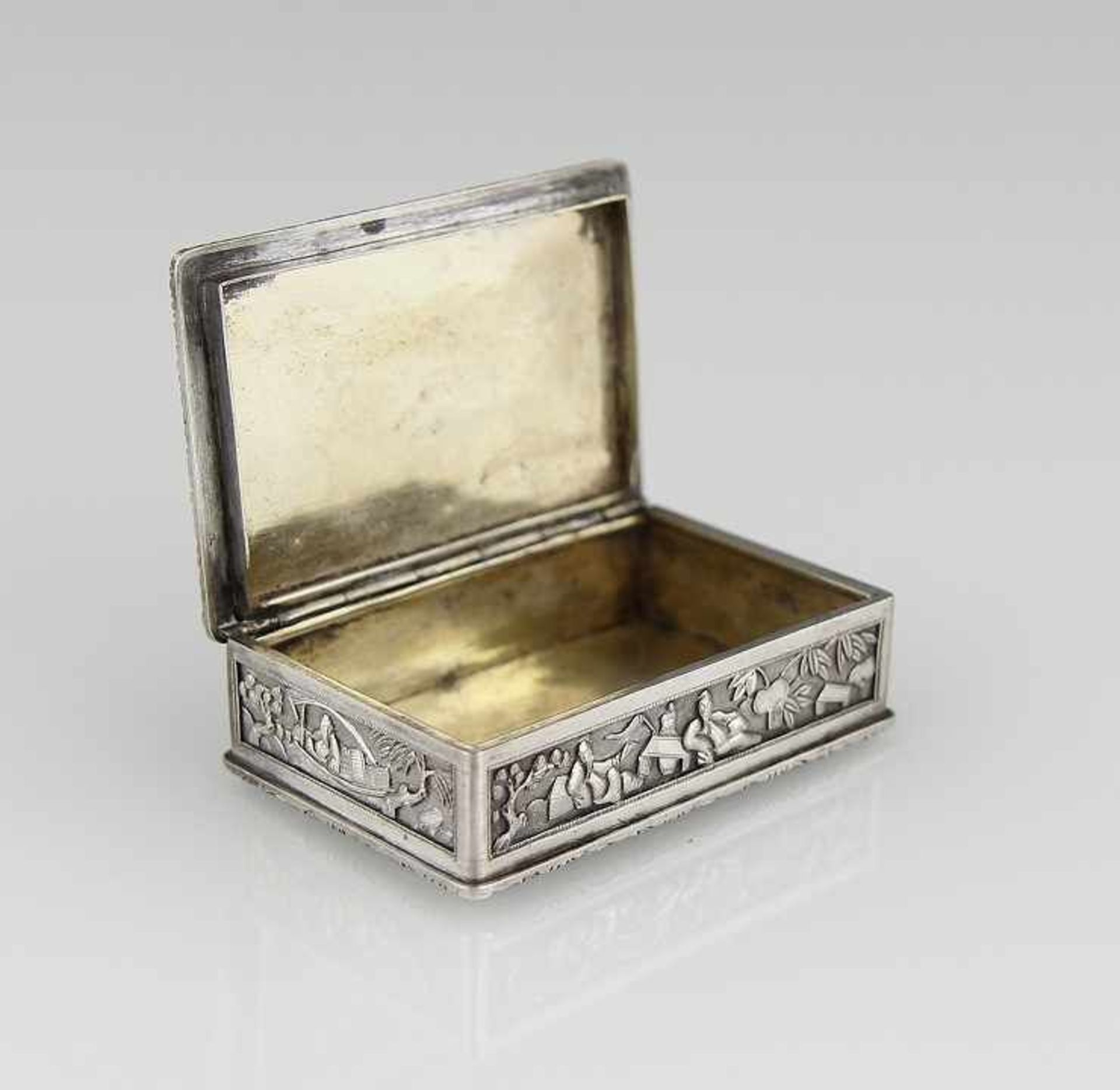 Schwere Tabakdose Silber gegossen, graviert, ziseliert und innen vergoldet, rechteckiger Kasten - Image 2 of 8