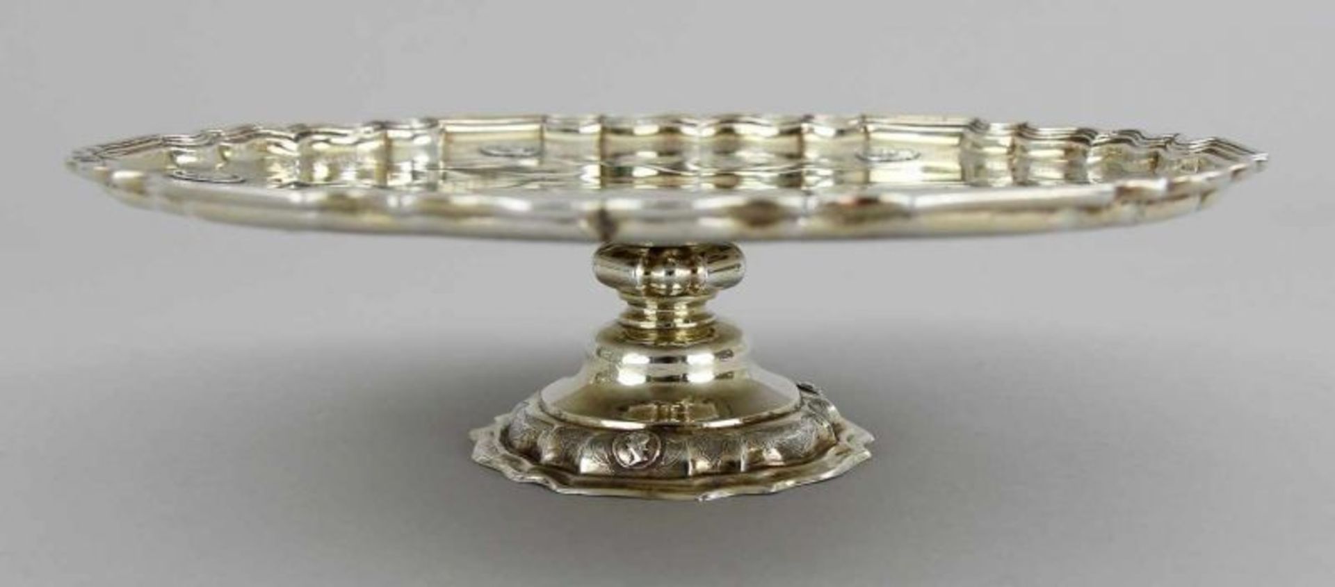 Augsburger Vermeil - Kredenz Silber getrieben, gegossen, graviert, ziseliert, punziert und - Image 5 of 12