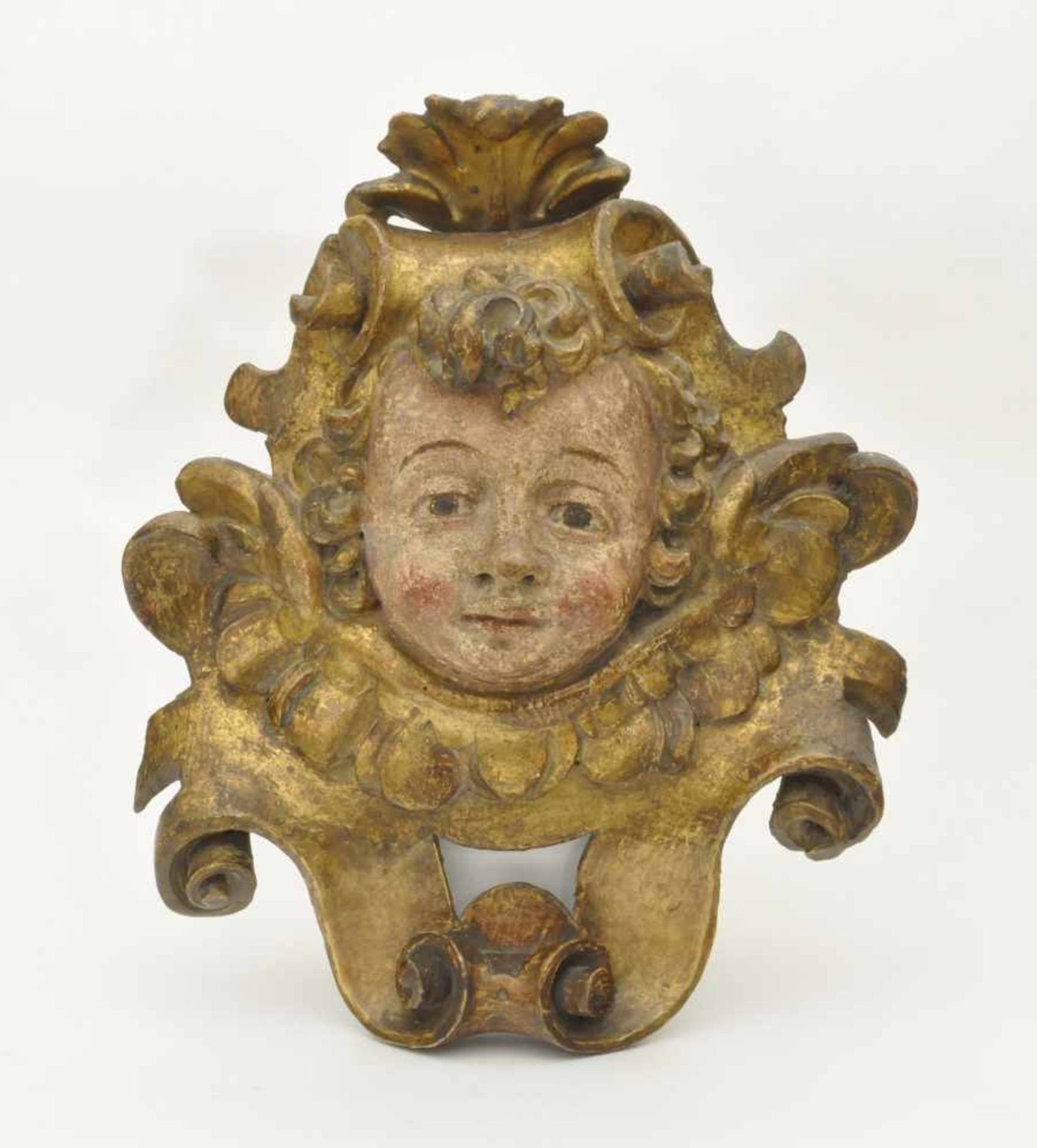 Großer Putto süddeutsch, 16./17. Jh., Lindenholz, Farbfassung und Vergoldung, H. 48,0 x 42,0 cm