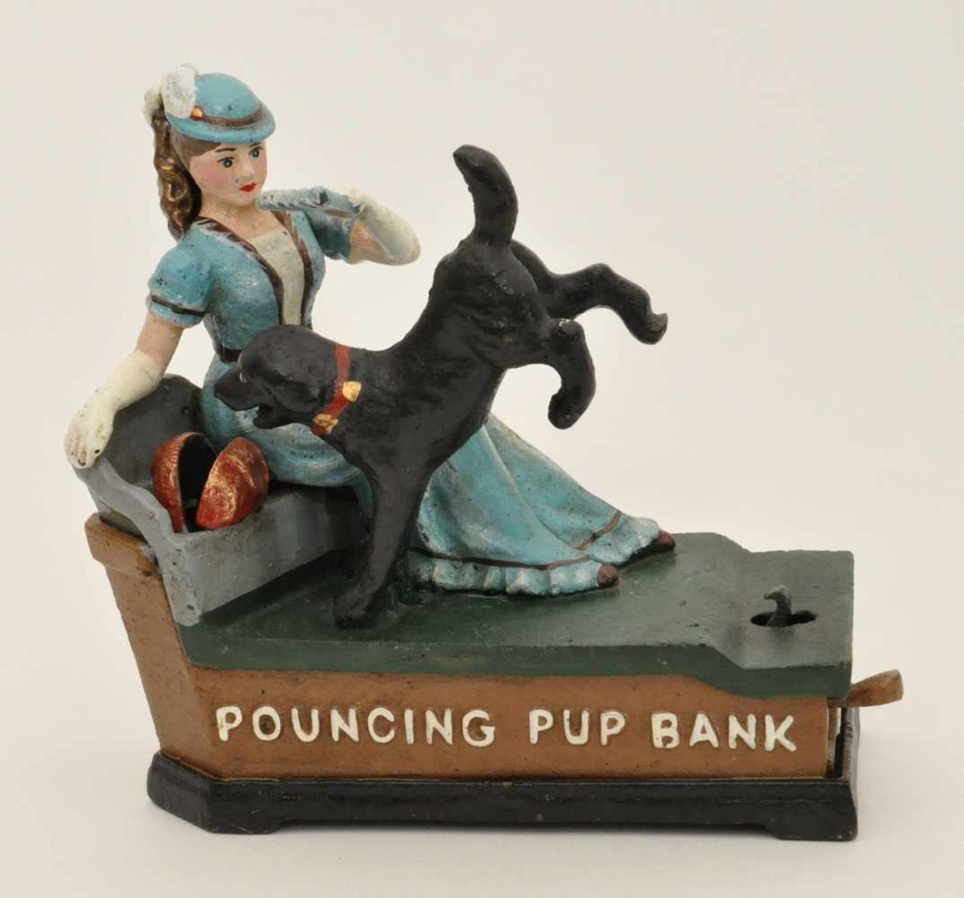 Spardose um 1930, mechanische Darstellung von einem Hund welcher einer jungen Dame Geld in die