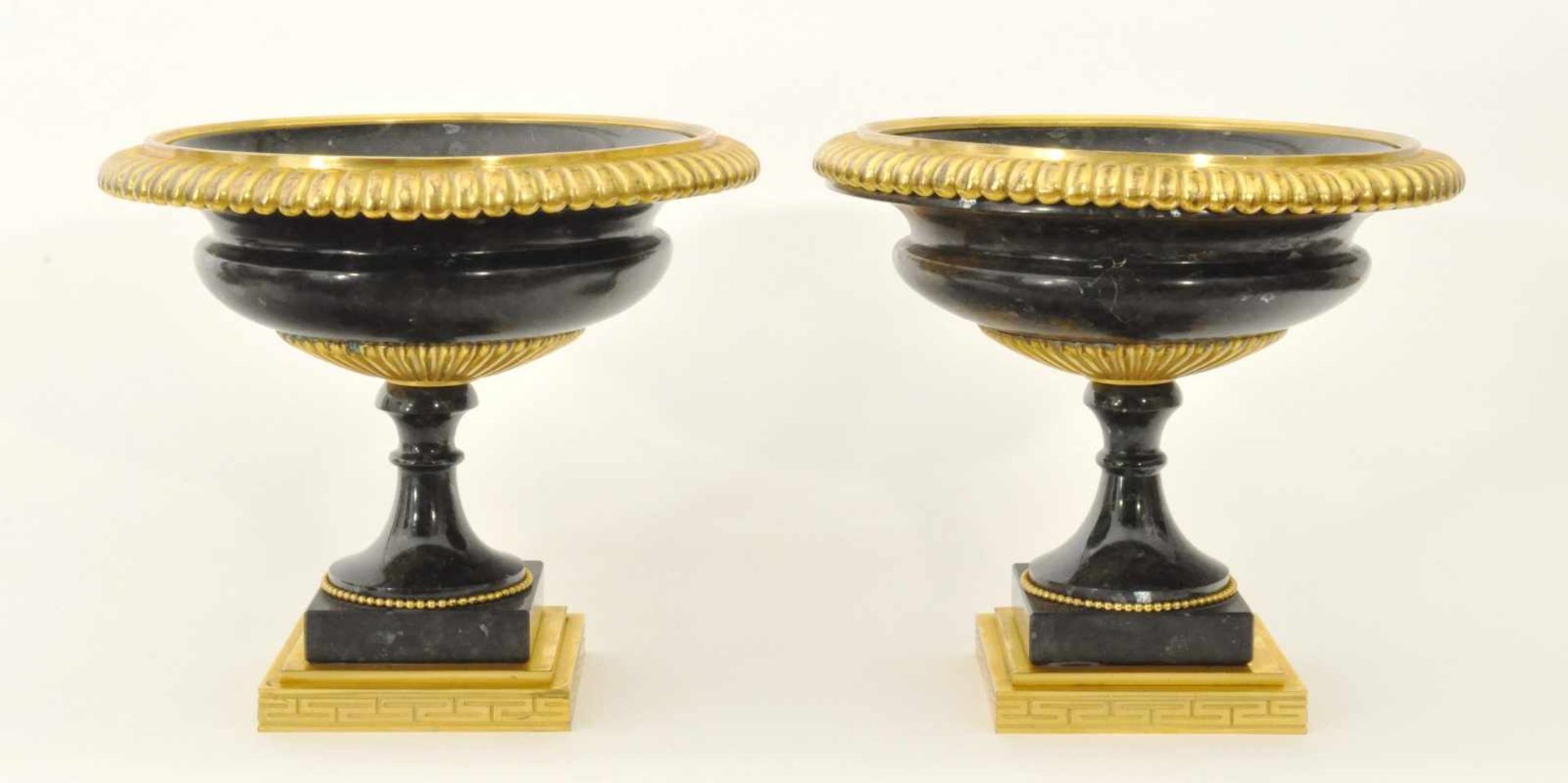 1 Paar Tazze Russland/Ural um 1830, Directoir, Labradorith und vergoldete Bronze, godronierte