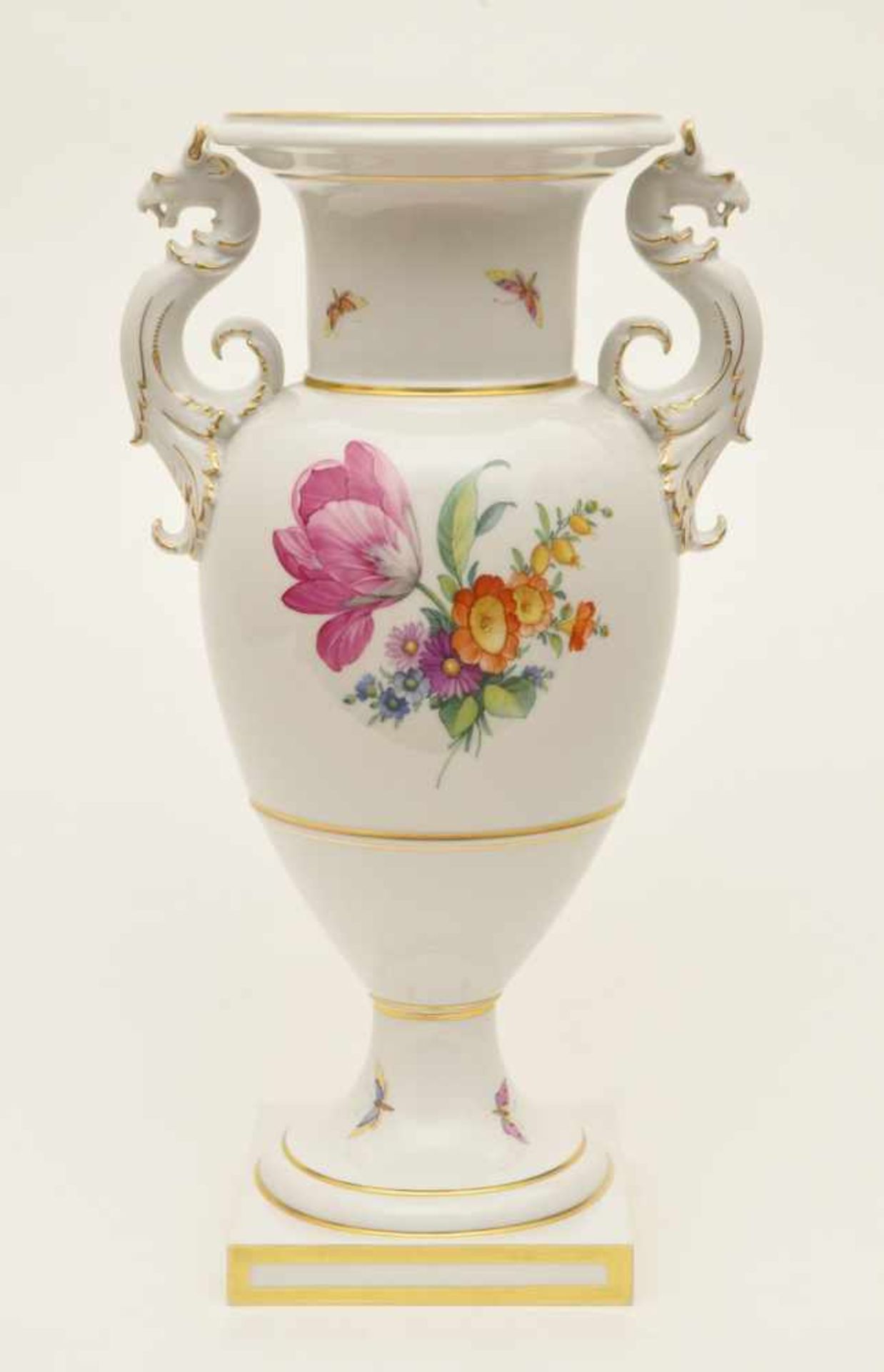 Französische Vase mit Greifenhenkeln KPM Berlin, Blaue Zeptermarke, Rote Malermarke, H. 43,6 cm,
