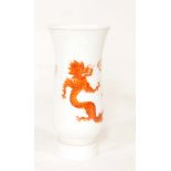 Vase, Meissen, ca 1940, Drachendekor in Rot, mit 4 Schleifstrichen, H 20,0 cm