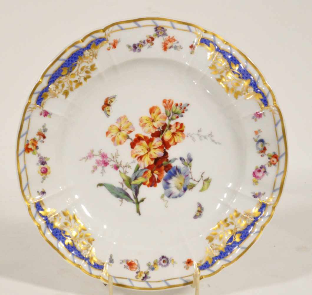 KPM Platte, um 1900, Blumen, Blau und Gold, Dm 25 cm