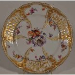 KPM Platte, um 1900, Blumen, goldstafiert mit Bienenkorbwaben, Dm 26 cm, Zeptermarke