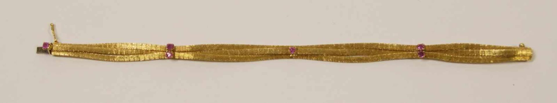 Milanaise-Armbandbesetzt mit sechs kleinen Rubinen, Gewicht 20 g, 18 kt., Länge 19,5 cm