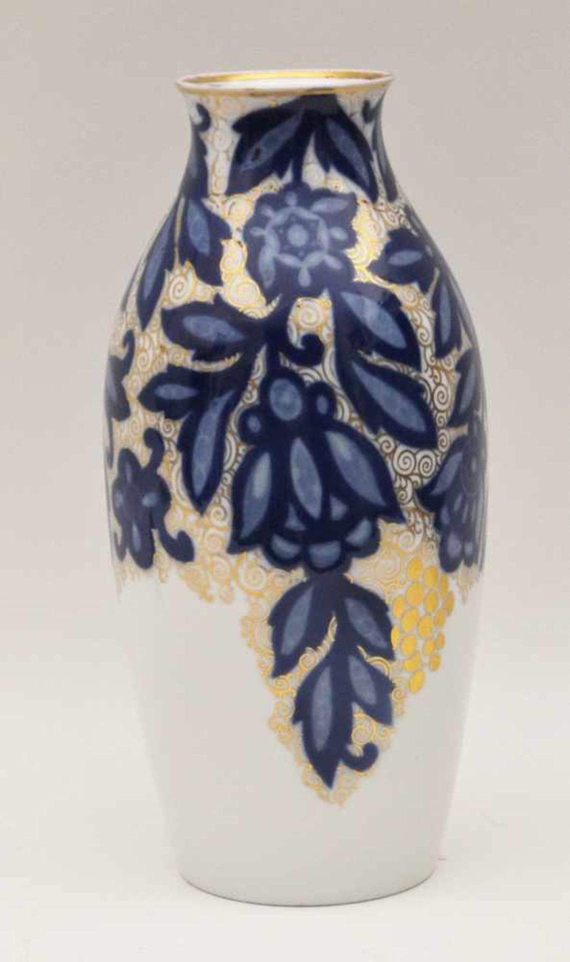 Vase "Rosari", Rosenthal um 1910,Julius V. Guldbrandsen (1869 -1960),Porzellan, Höhe 33 cm