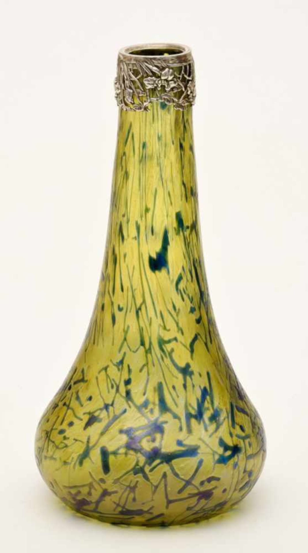 Jugendstilvase, (wohl Joh. Loetz Witwe um 1900)gelblich/grün irisiertes Glas, grün/violette