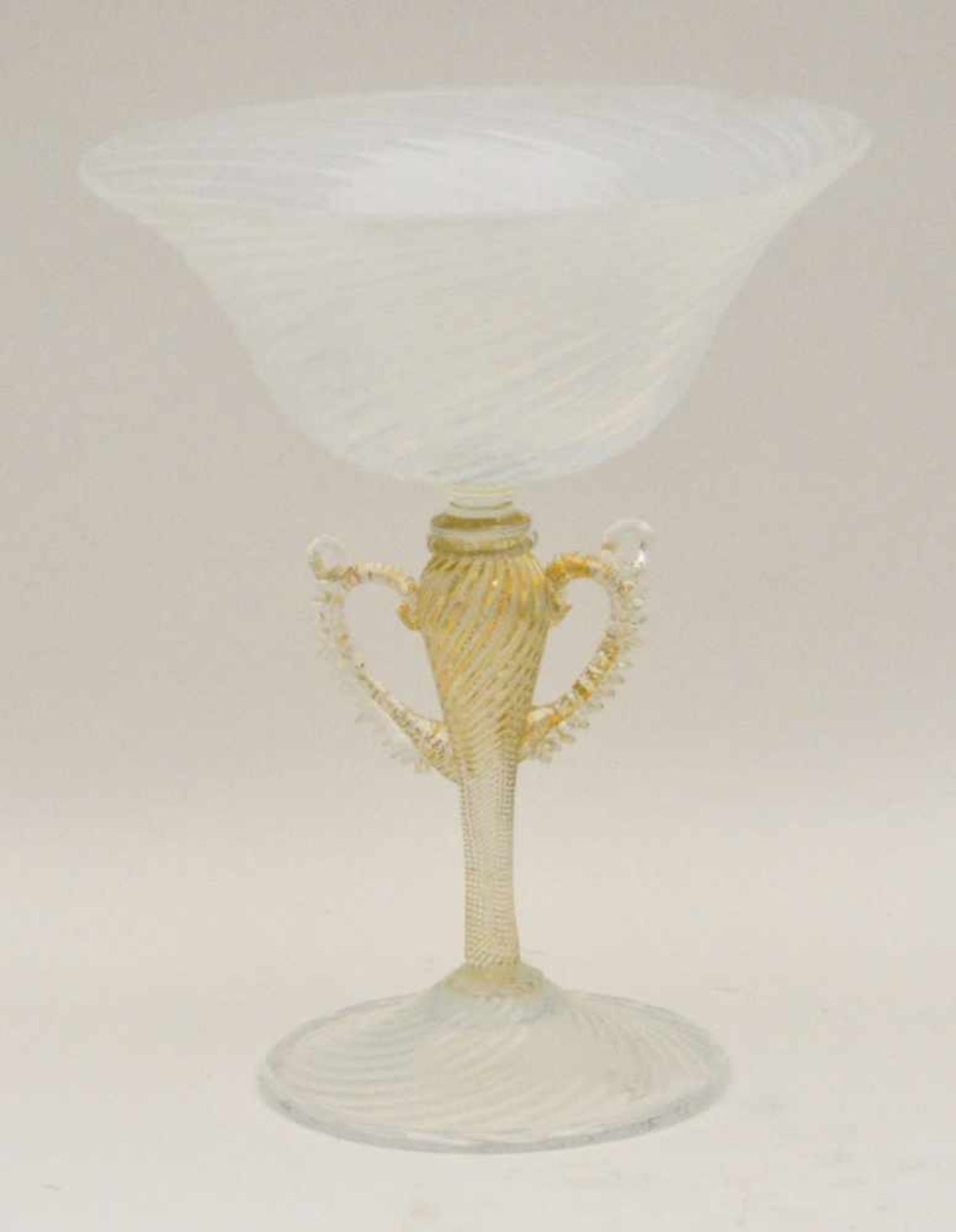 Obstschale, Murano um 1900,Milchglas, Goldfäden im Glas, Höhe 23 x 18,5 cm