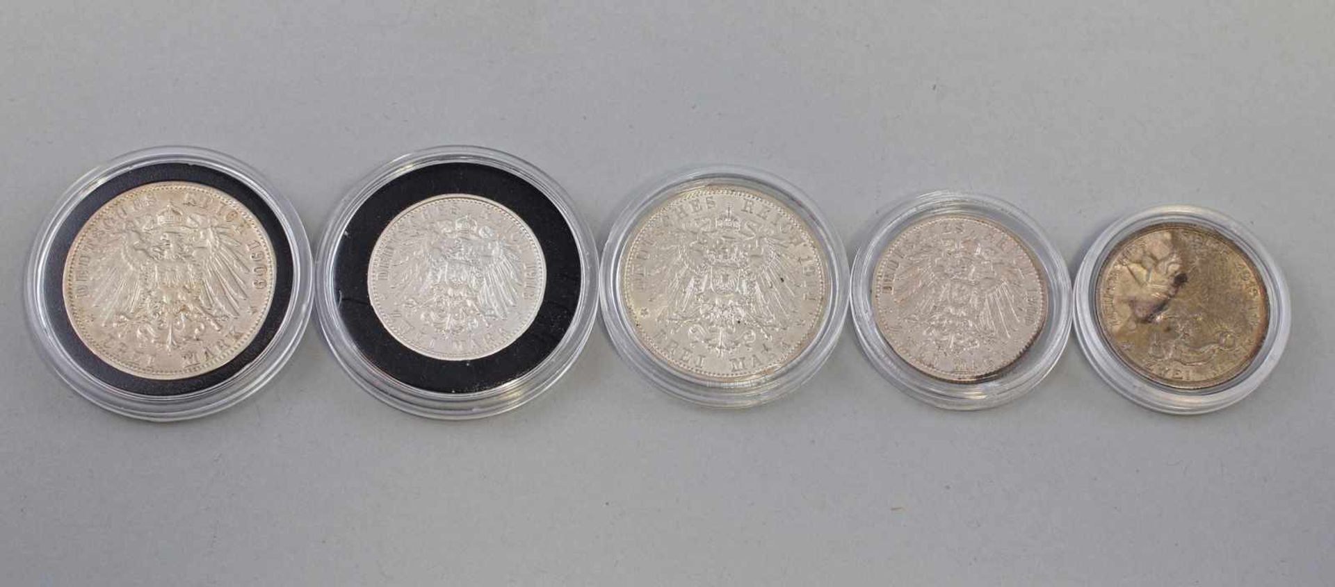 5 Silber-Münzen Deutsches Reich Preussen 1900-1914dabei 3 x 2 Mark 1900, 2 x 1913 und 2 x 3 Mark - Image 2 of 2