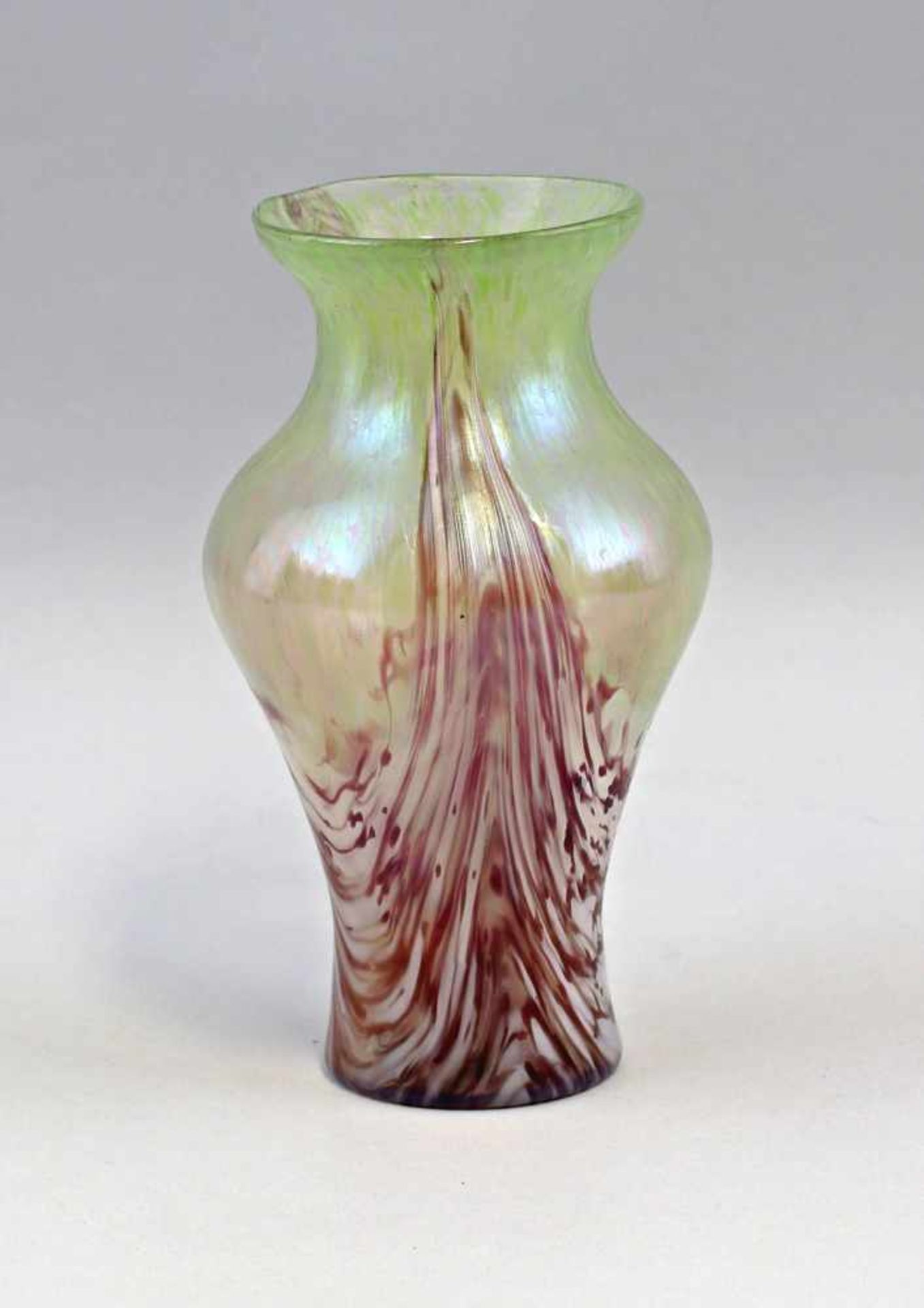 Vase Jugendstil Böhmenum 1900, farbloses Glas mit partiell eingearbeiteten hellgrünen Glaskröseln, - Image 3 of 4