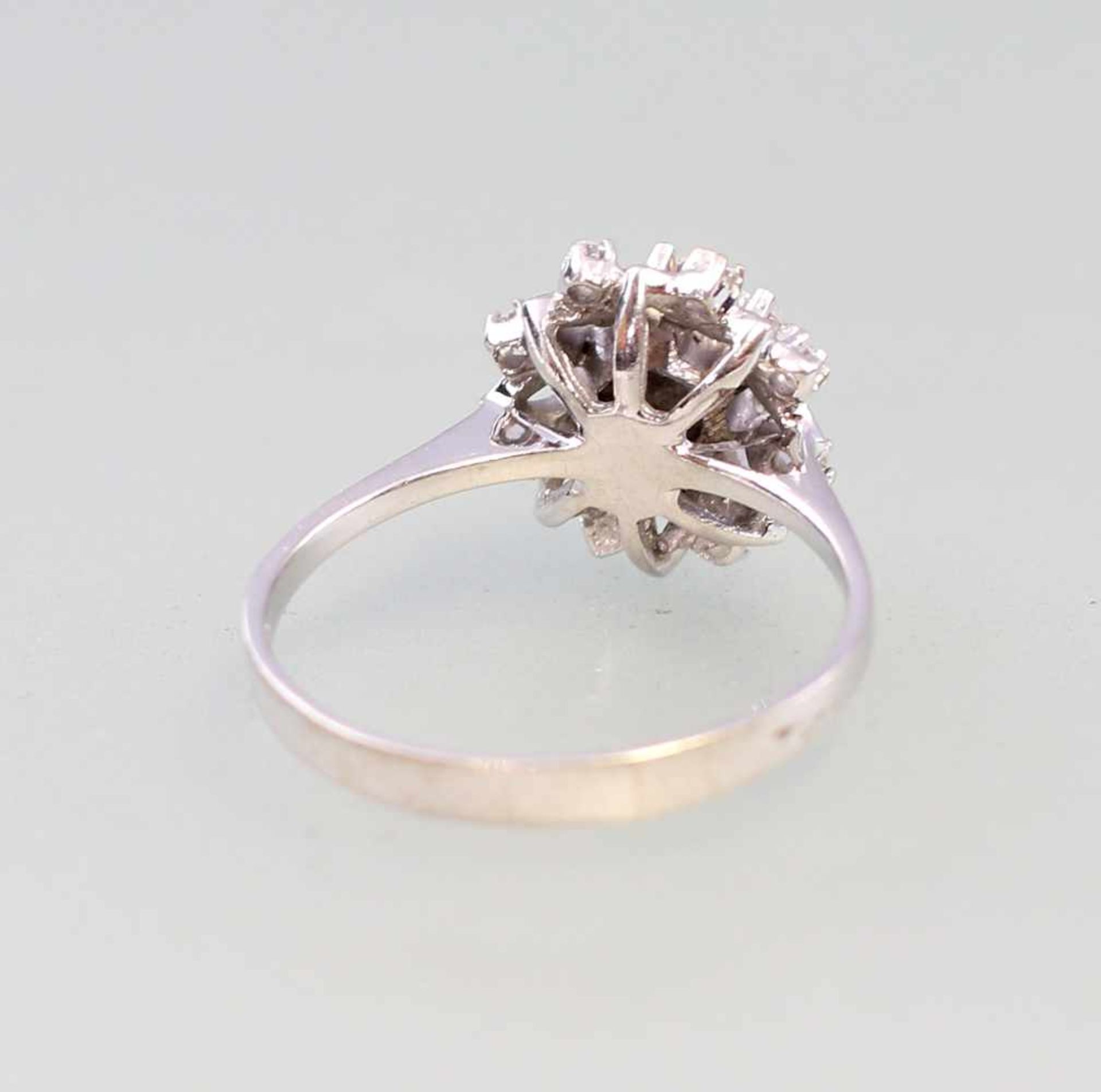 Brillant-Ring585er WG,3,22g, 15 Brill. von isnges.ca. 0,20 ct, Gr. 54 - Bild 5 aus 5