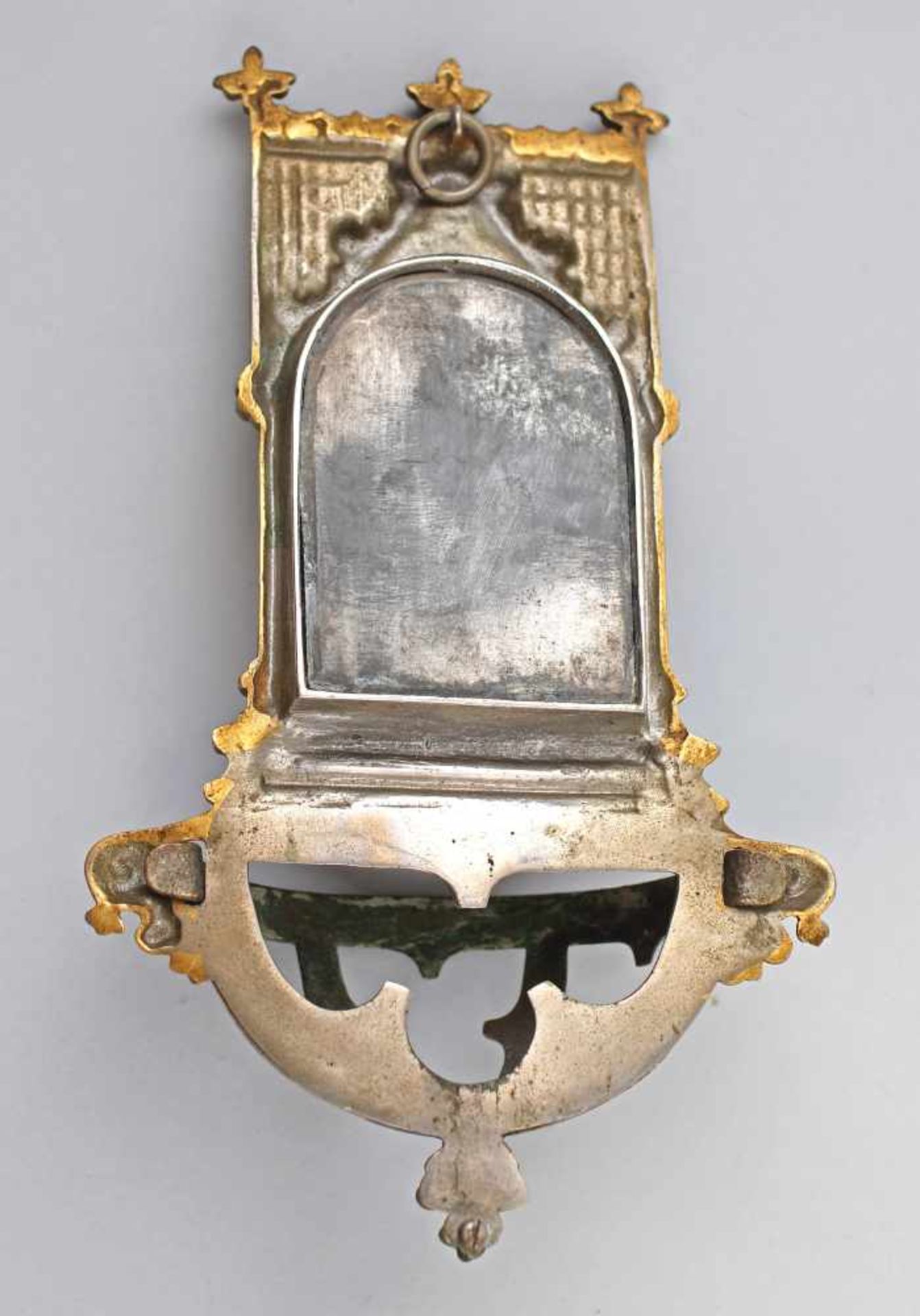 Weihwasserkesselwohl 2. H. 19. Jh., Metallguss mit Resten von goldfarbener Fassung, ornamental - Bild 2 aus 3