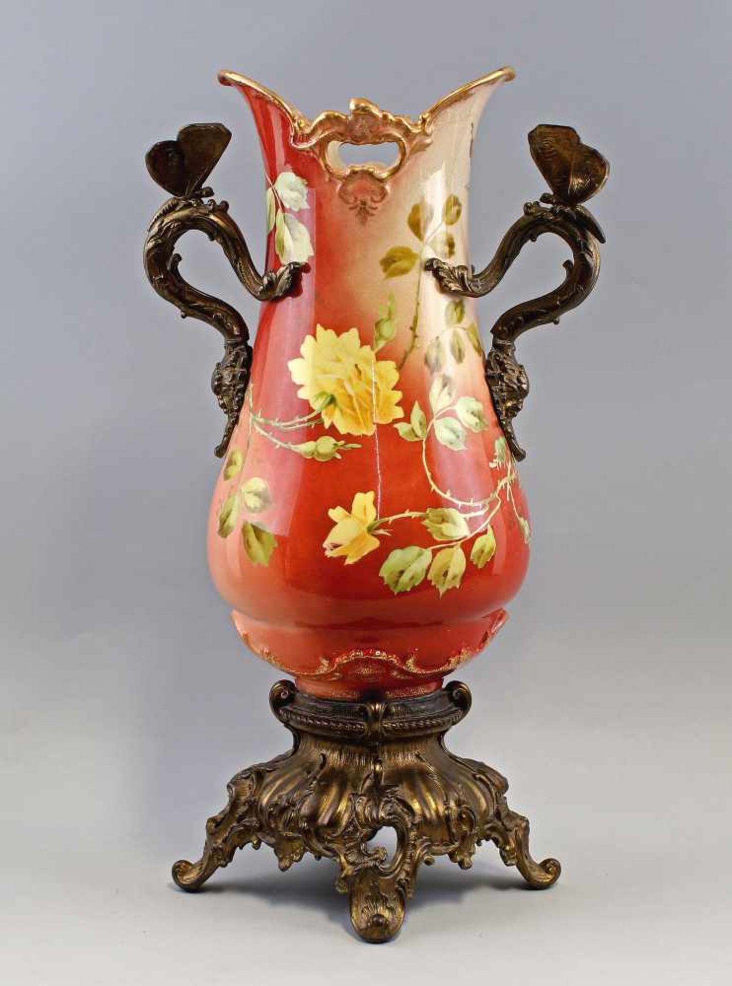 Große Vase mit Metallmontierung Jugendstilungemarkt, Schlesien, um 1900, birnenförmige Vase auf