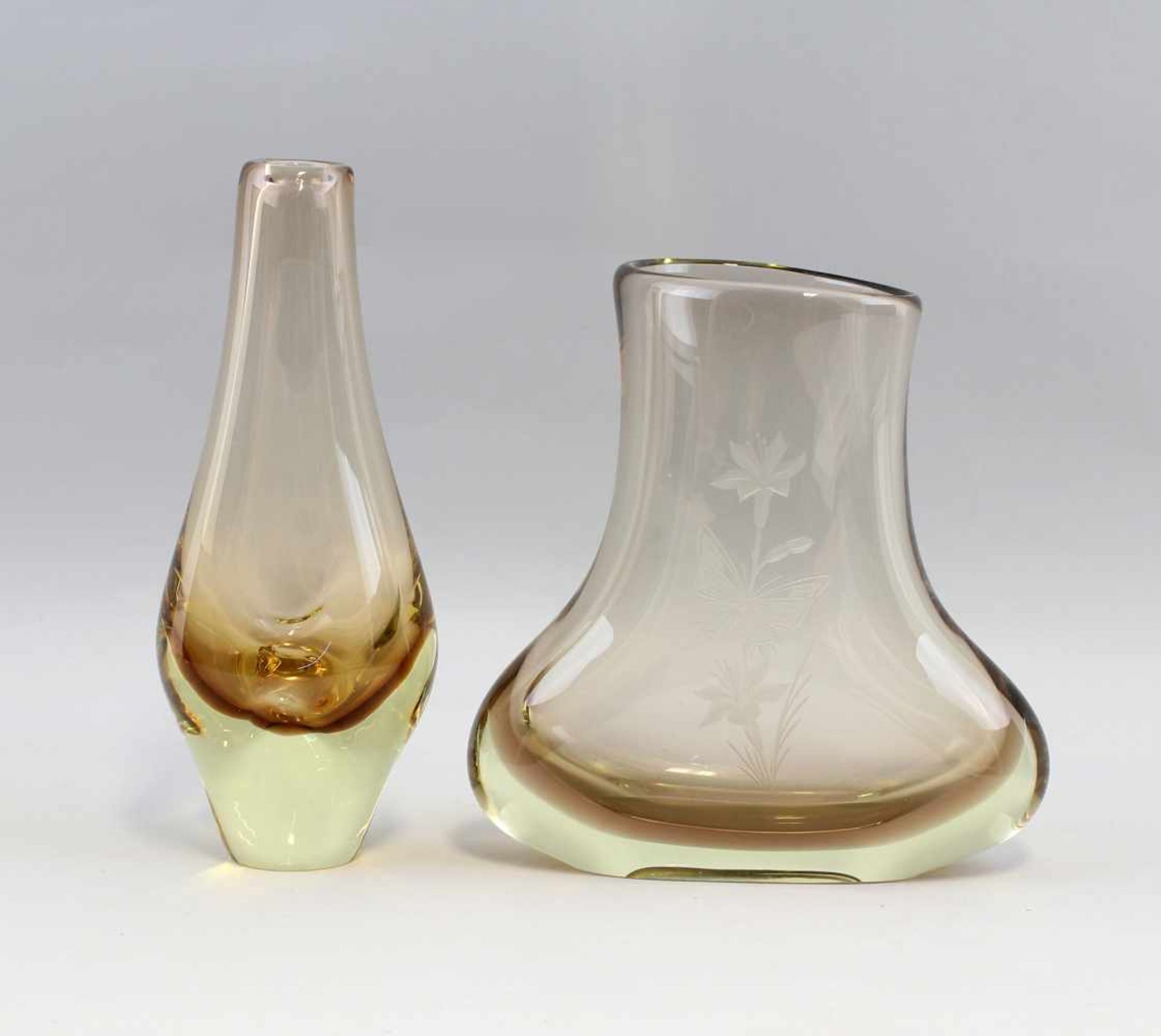 2 Vasen Muranodickes farbloses Glas braun unterfangen, handbeschliffen, plan geschliffener Boden,