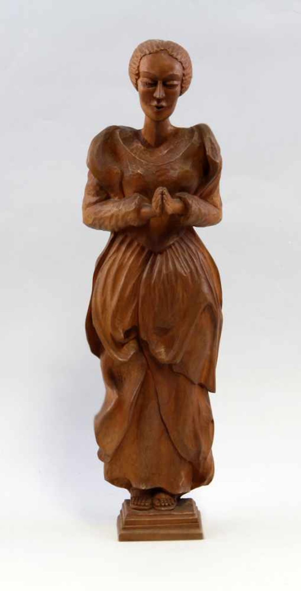 Holzfigur, Betende Frauwohl um 1930, Holz geschnitzt, detaillierte, künstlerische Ausführung einer