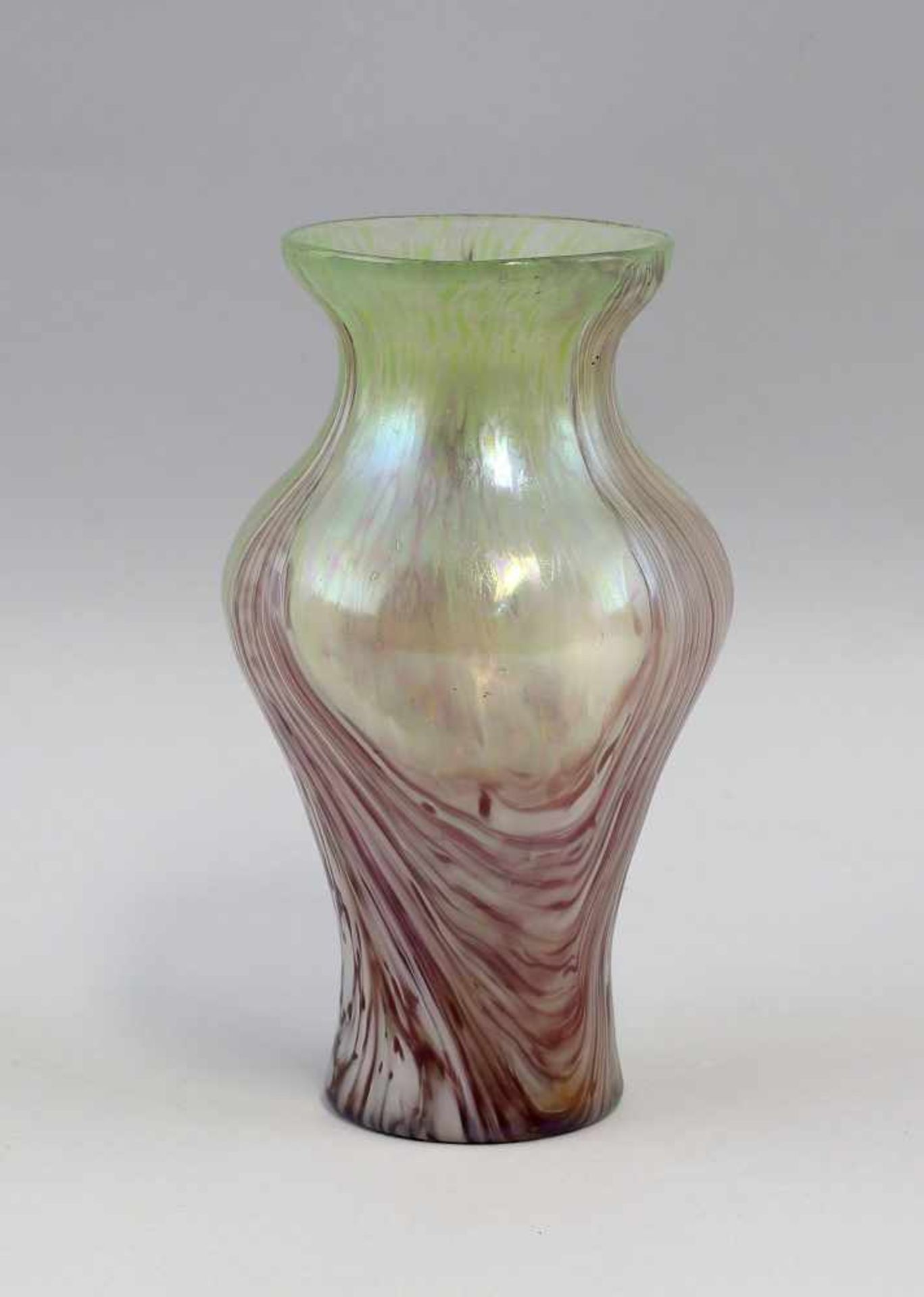 Vase Jugendstil Böhmenum 1900, farbloses Glas mit partiell eingearbeiteten hellgrünen Glaskröseln,