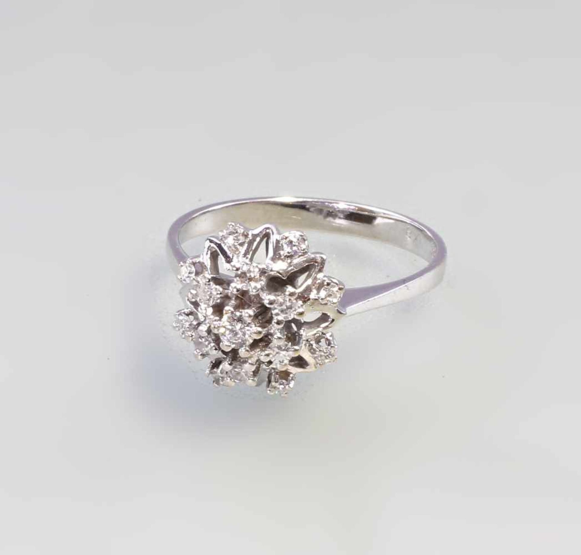 Brillant-Ring585er WG,3,22g, 15 Brill. von isnges.ca. 0,20 ct, Gr. 54