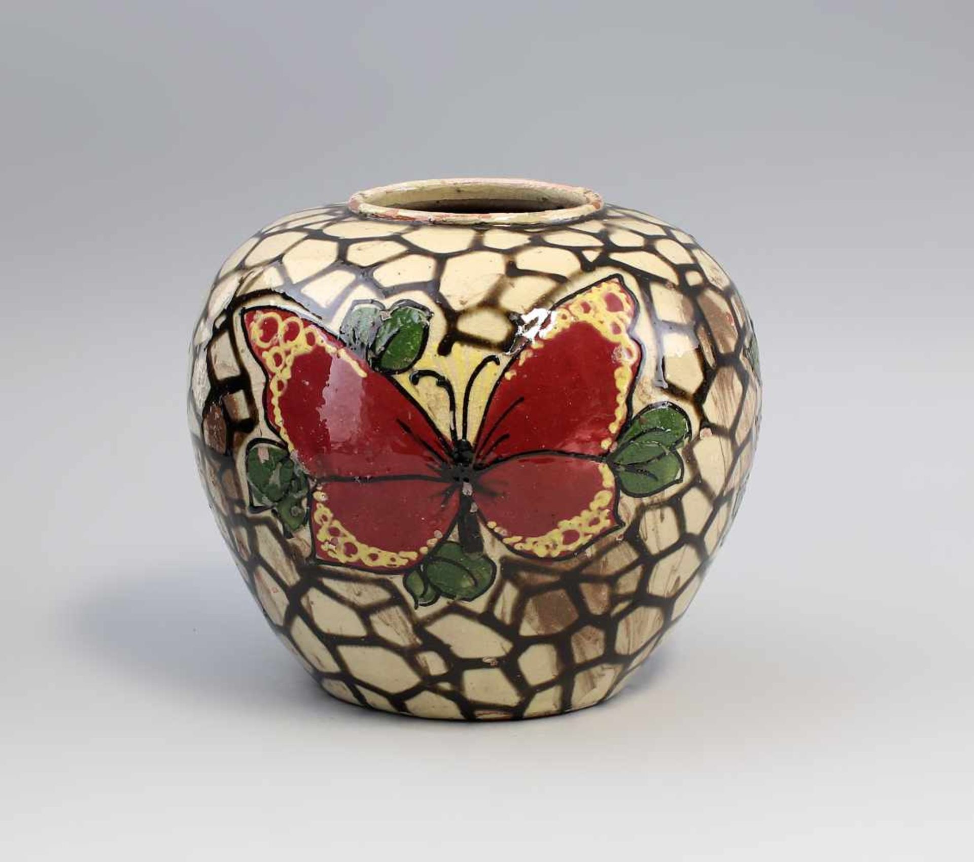 Jugendstil-Vase Schmetterling undeutliche Prägeinschrift/Marke, wohl um 1900, rotbrauner Scherben,