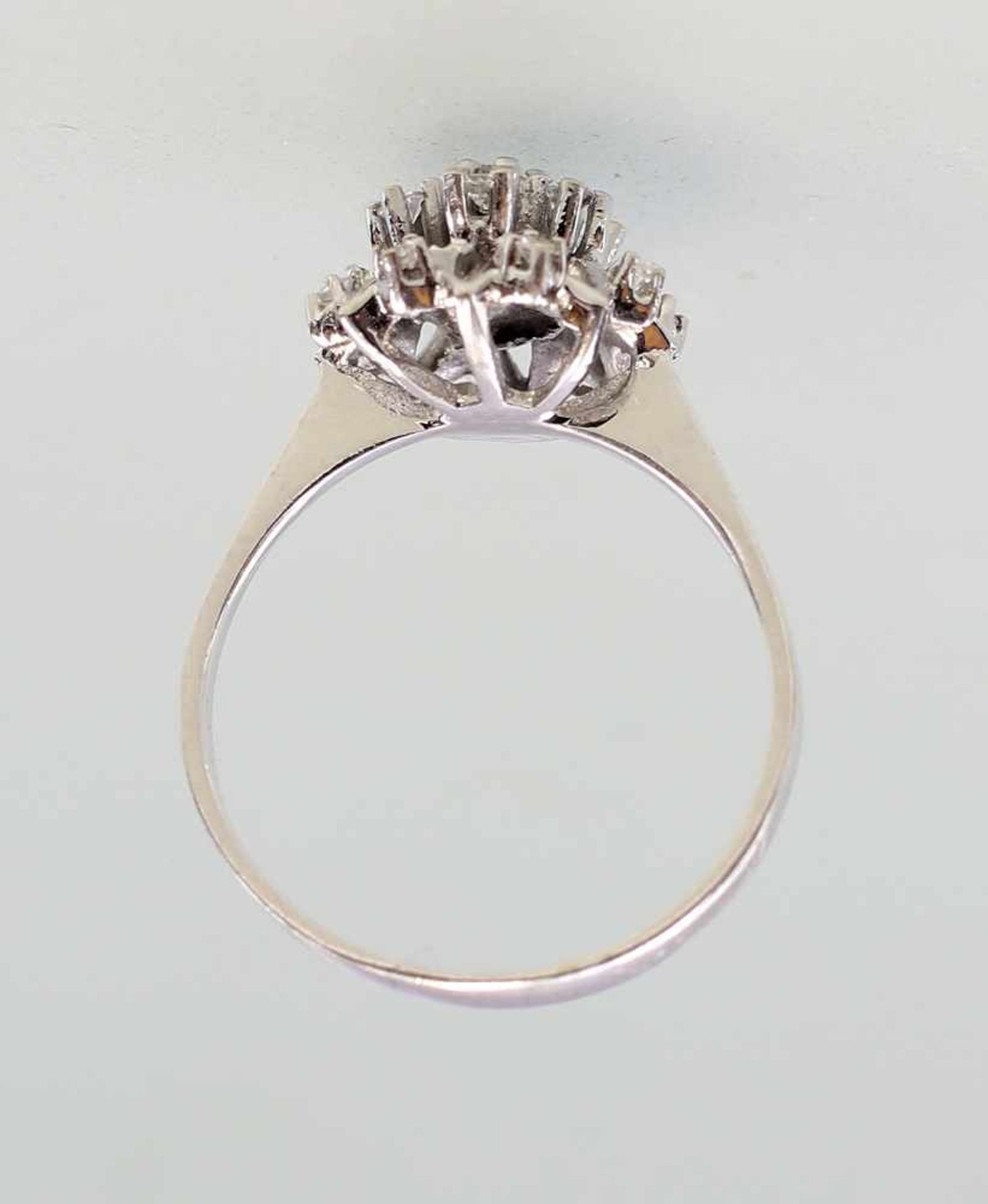 Brillant-Ring585er WG,3,22g, 15 Brill. von isnges.ca. 0,20 ct, Gr. 54 - Bild 4 aus 5