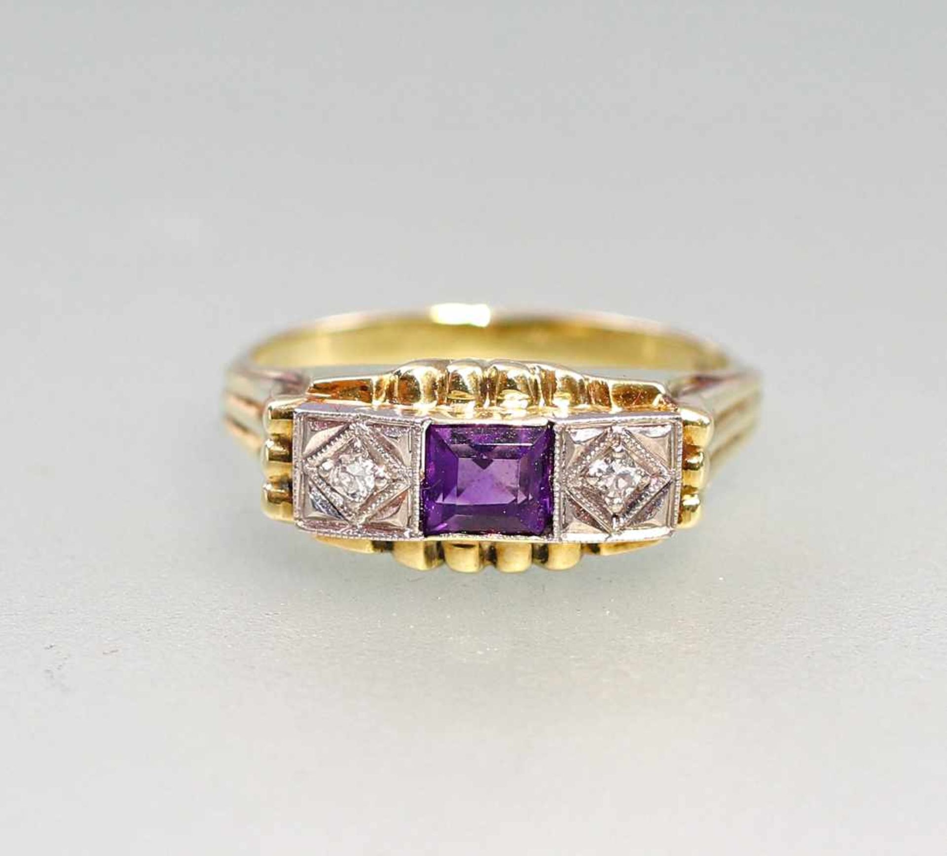 Amethyst-Brillant-Ring585er GG, 3,6g, 2 Brill.von insges. ca. 0,05 ct., Amethyst, Gr. 58 - Bild 2 aus 5