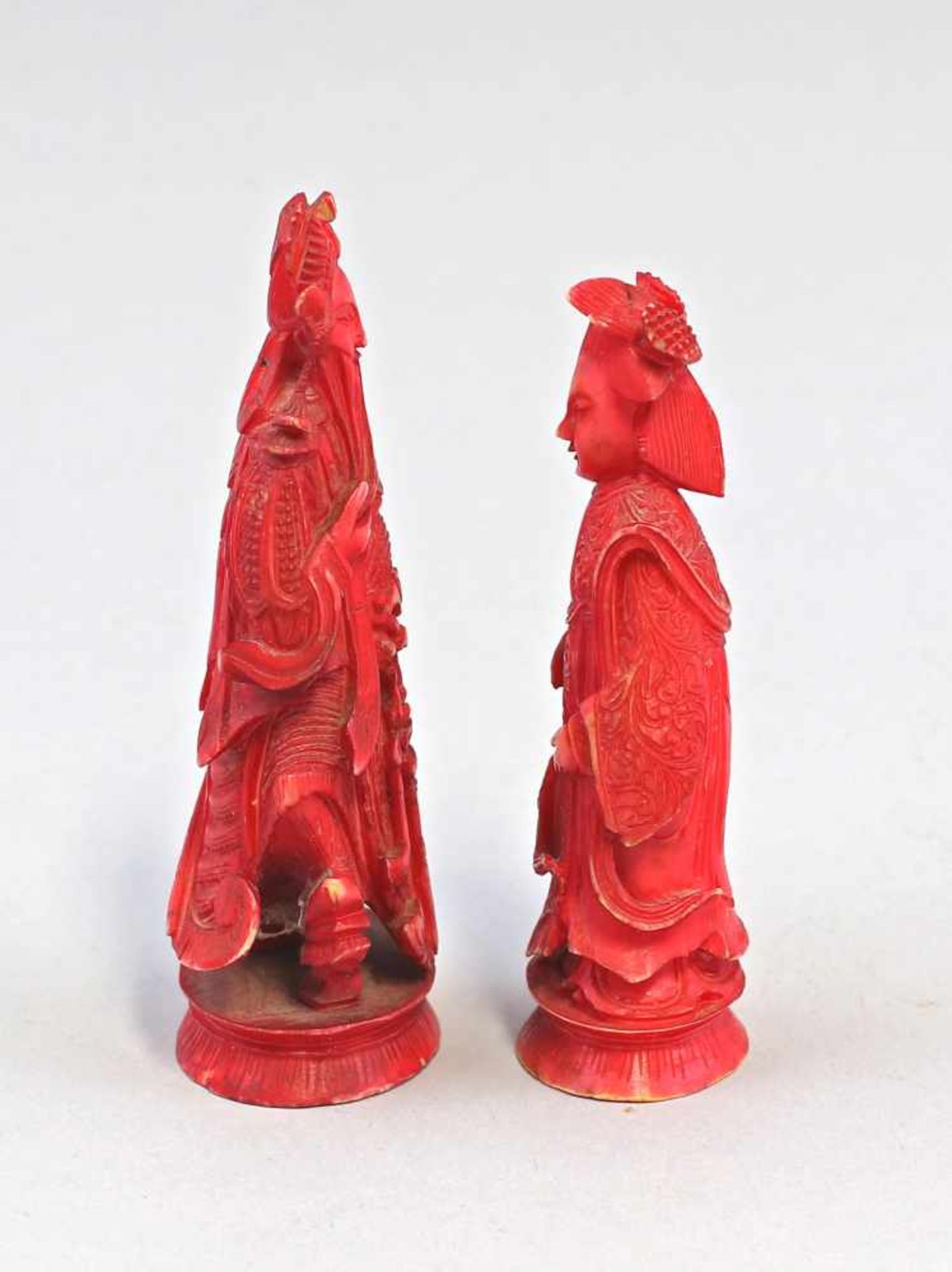 Paar SchachfigurenChina um 1900, Elfenbein geschnitzt und rot eingefärbt, sehr fein und - Bild 2 aus 5