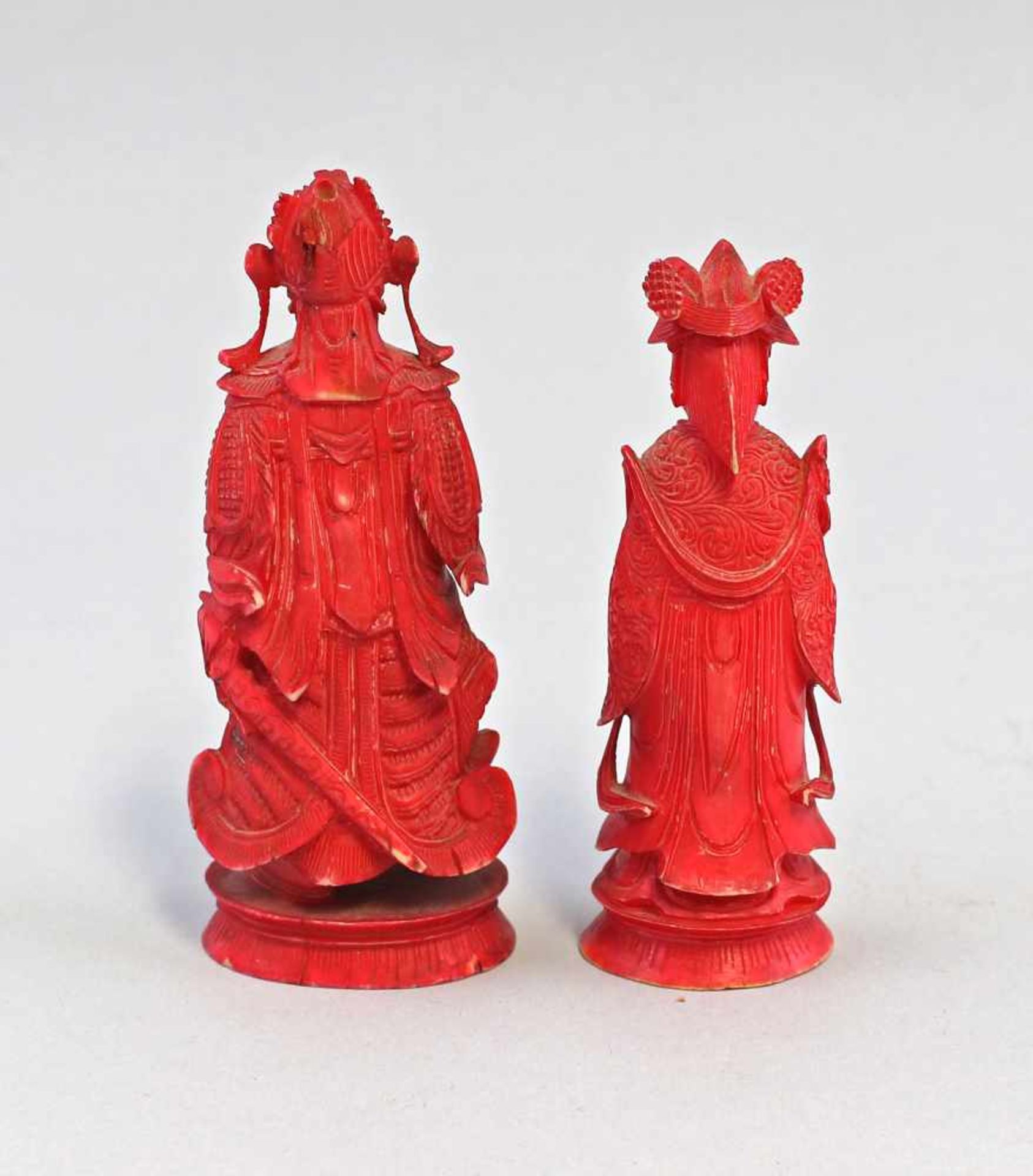Paar SchachfigurenChina um 1900, Elfenbein geschnitzt und rot eingefärbt, sehr fein und - Bild 3 aus 5