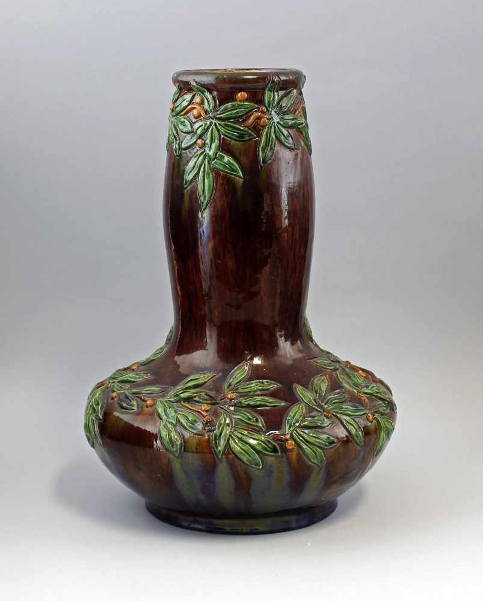 Jugendstil-Vase Majolikaungemarkt, wohl Frankreich o. Belgien?, um 1900, kürbisförmiger Korpus,