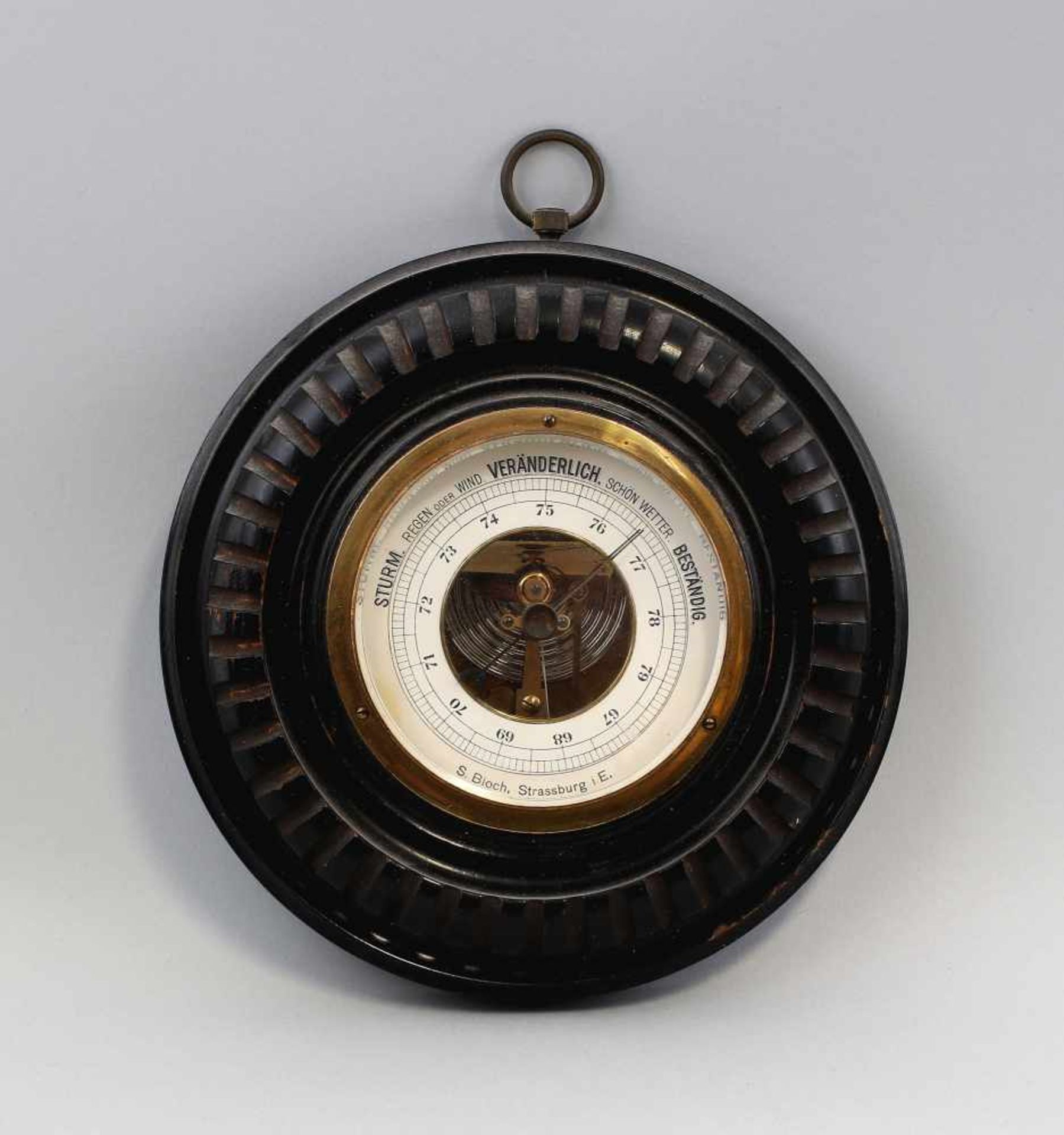 Rundes Wand-Barometerum 1920, mit Hersteller, rundes ebonisiertes Eichegehäuse, deutsche Skala, D 19