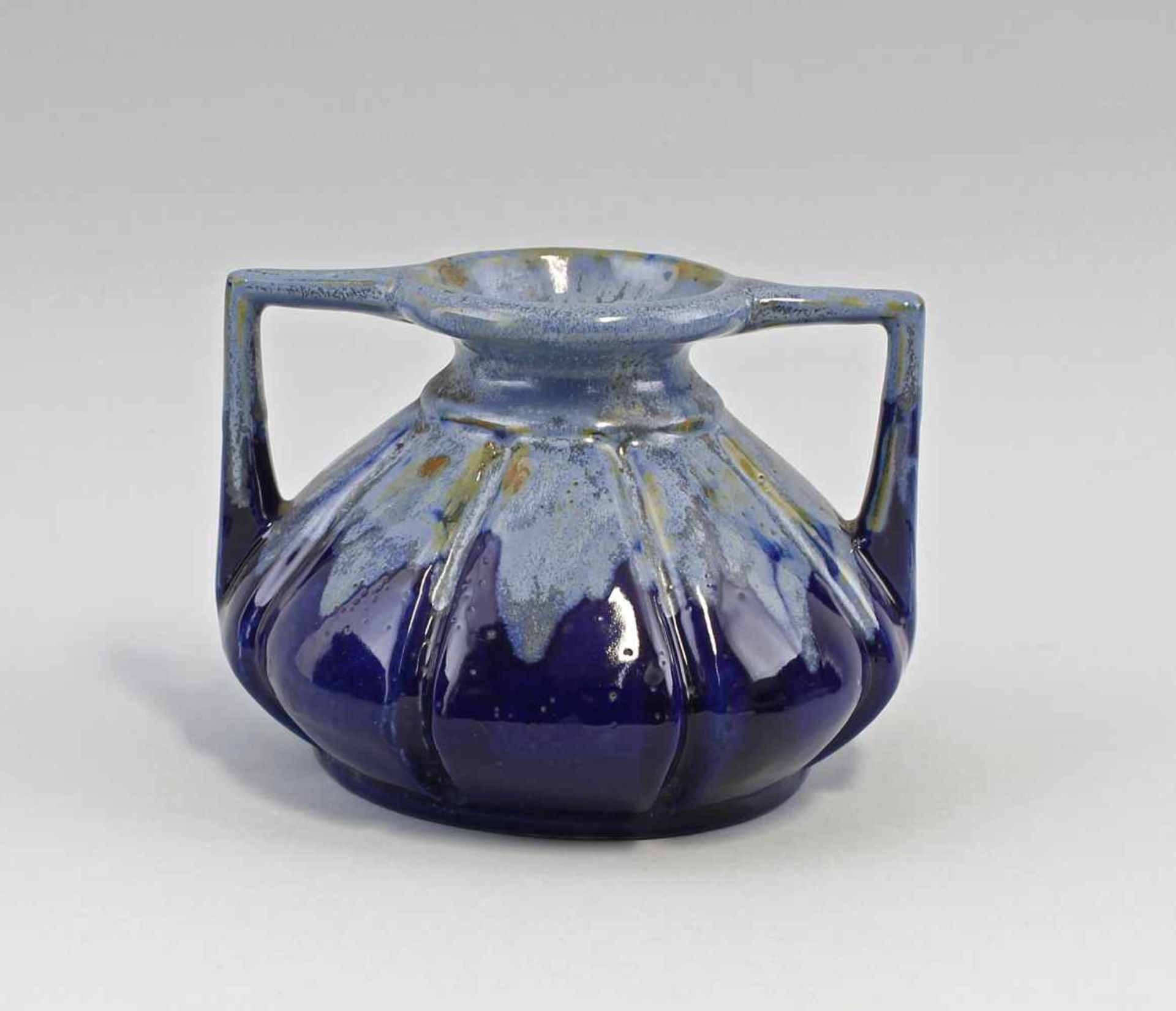 Jugendstil-Vase Laufglasurwohl um 1900, ungemarkt, Modell-Nr. 222, bauchige Zweihenkelvase mit