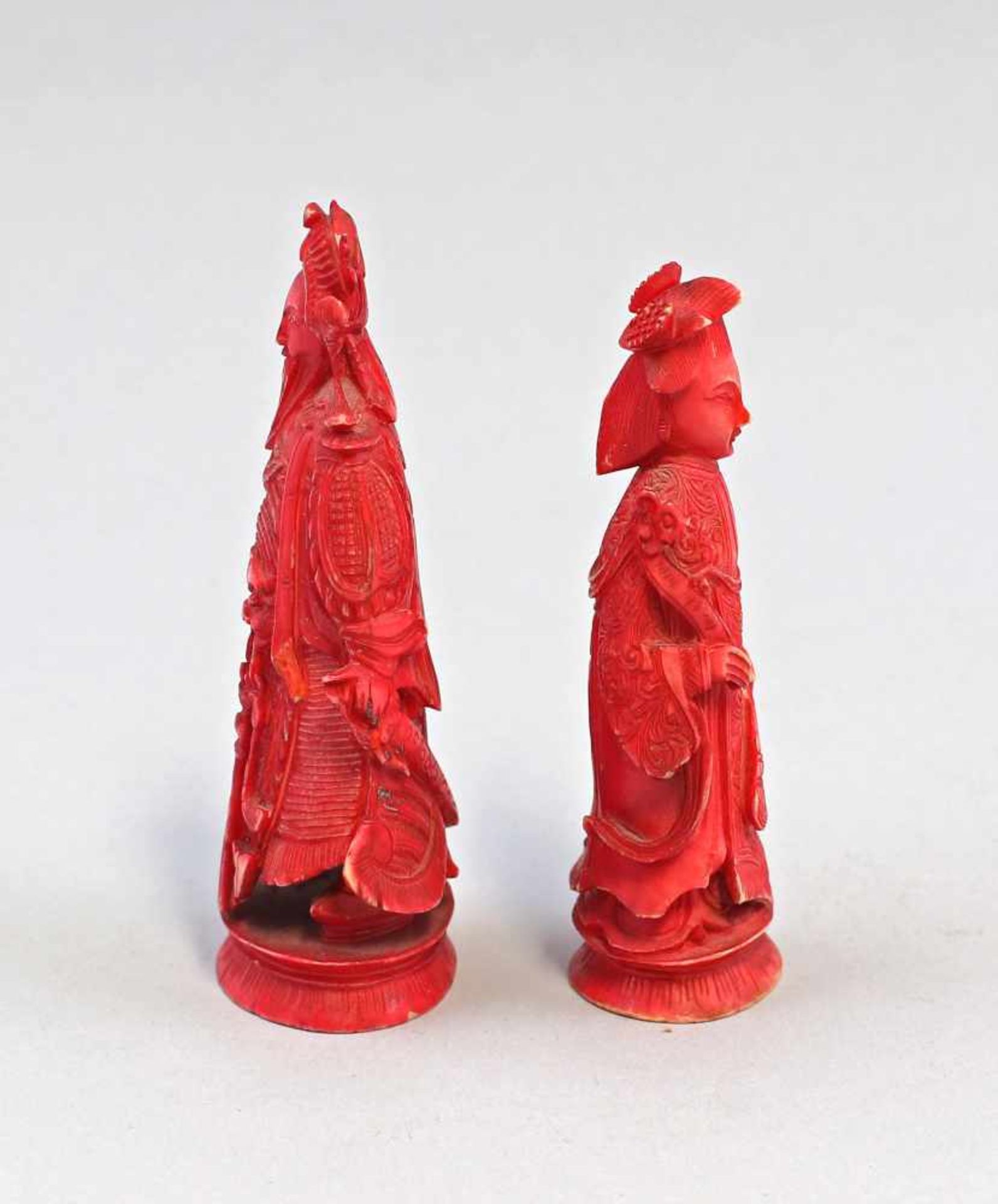 Paar SchachfigurenChina um 1900, Elfenbein geschnitzt und rot eingefärbt, sehr fein und - Bild 4 aus 5
