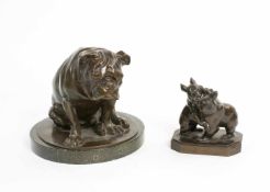 Franz Dorrenbach (1870 Düsseldorf - 1943 ebenda) Sitzende Bulldogge, Bronze, braun patiniert, Höhe